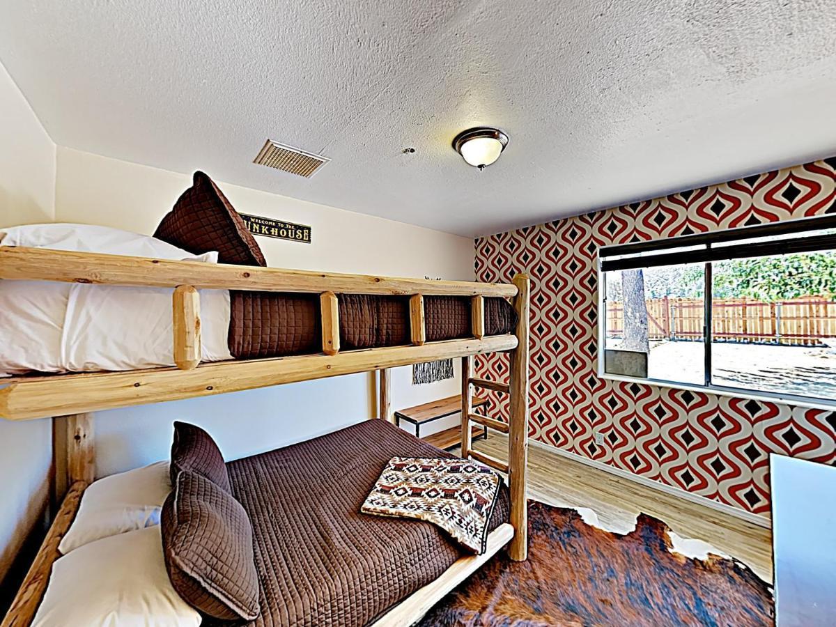 Rawhide Ranch - Walk To Pappy And Harriet'S With Hot Tub! Home Yucca Valley Exteriér fotografie