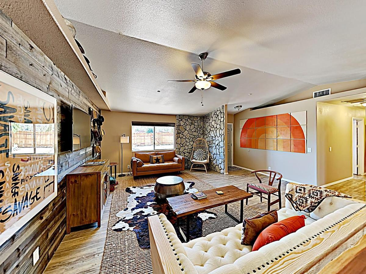 Rawhide Ranch - Walk To Pappy And Harriet'S With Hot Tub! Home Yucca Valley Exteriér fotografie