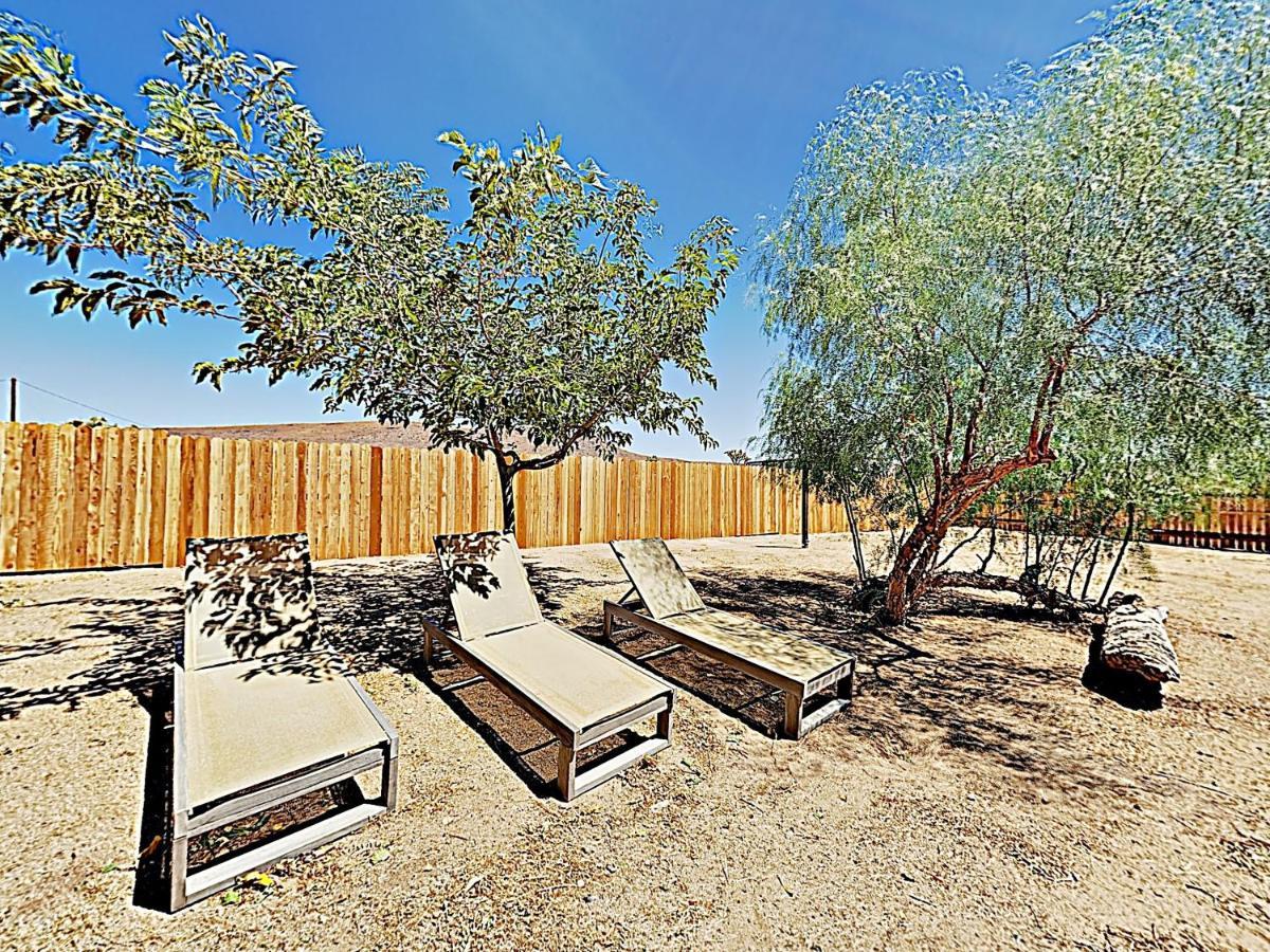 Rawhide Ranch - Walk To Pappy And Harriet'S With Hot Tub! Home Yucca Valley Exteriér fotografie
