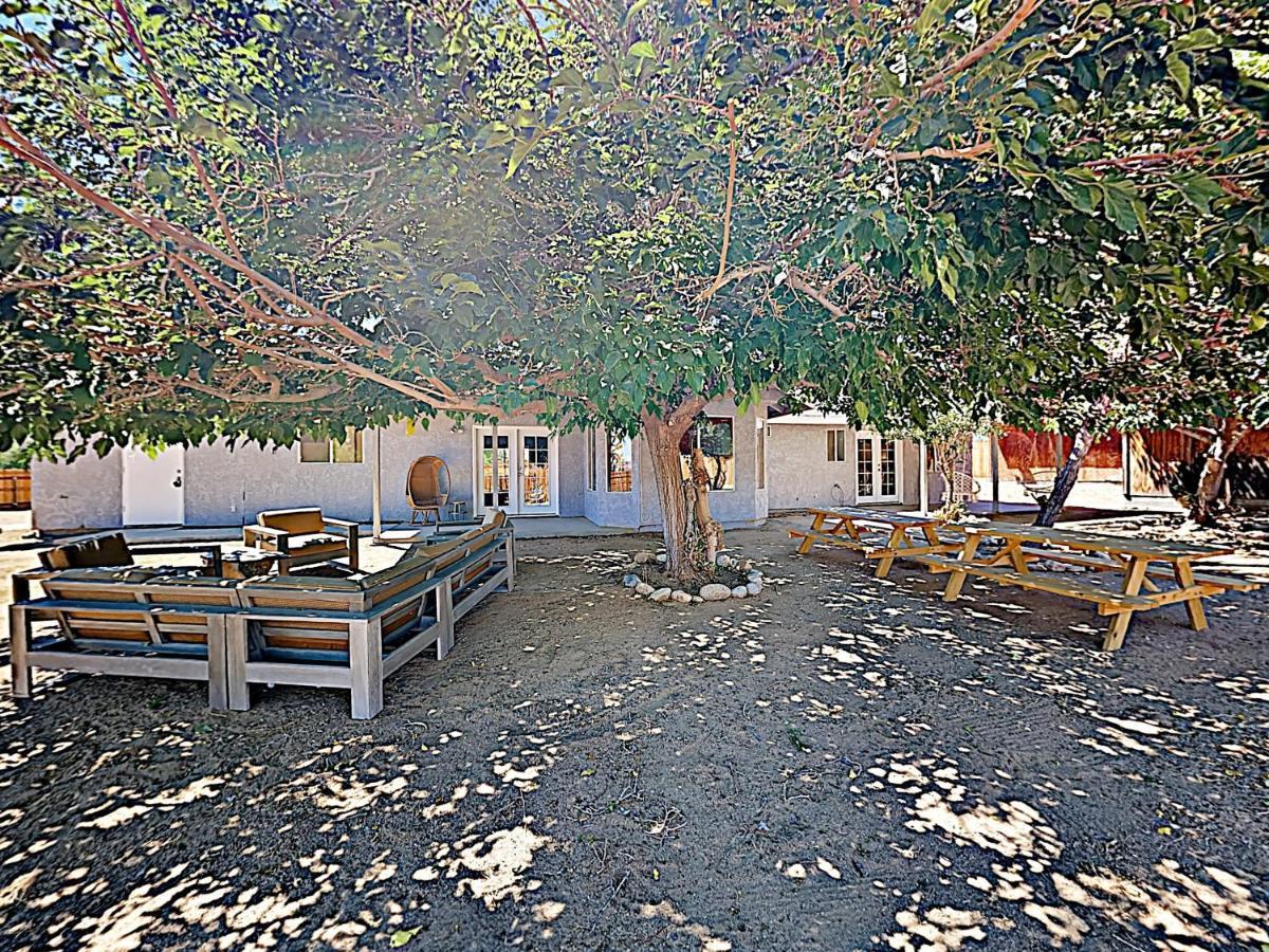 Rawhide Ranch - Walk To Pappy And Harriet'S With Hot Tub! Home Yucca Valley Exteriér fotografie