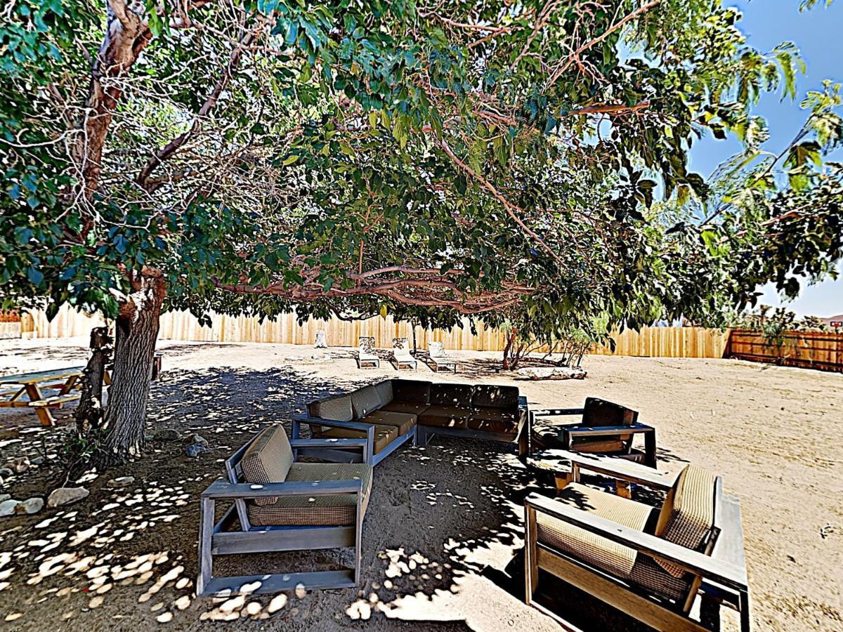 Rawhide Ranch - Walk To Pappy And Harriet'S With Hot Tub! Home Yucca Valley Exteriér fotografie