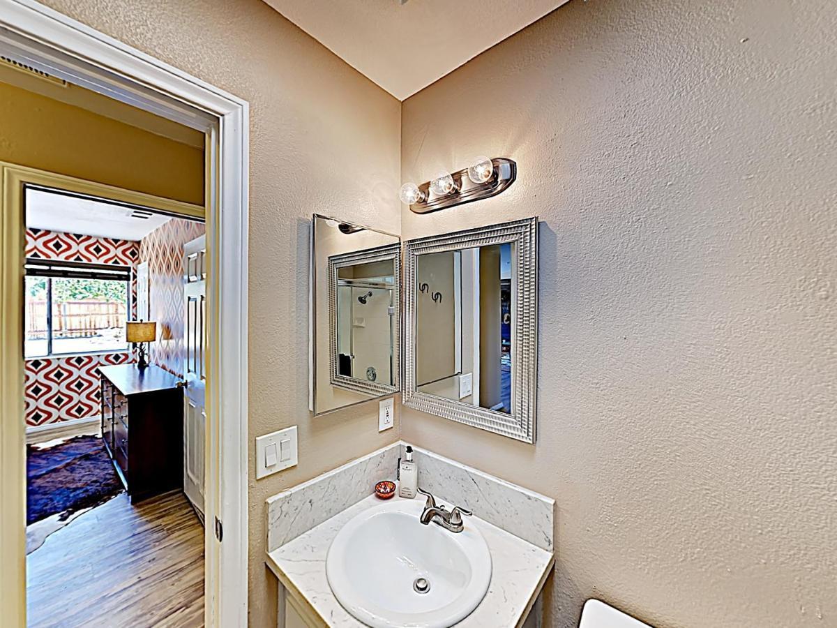 Rawhide Ranch - Walk To Pappy And Harriet'S With Hot Tub! Home Yucca Valley Exteriér fotografie