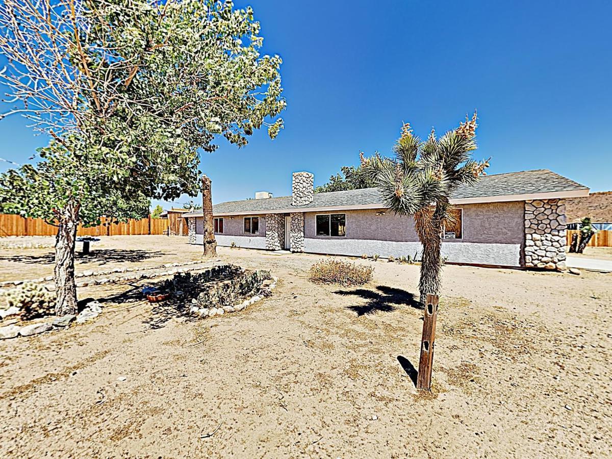 Rawhide Ranch - Walk To Pappy And Harriet'S With Hot Tub! Home Yucca Valley Exteriér fotografie